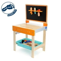 Drvene igračke na malim nogama - u dječjem radnom stolu s igraćim setom za crtanje